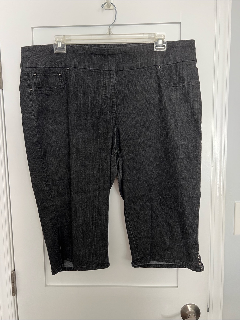 Ruby Rd. Black Capris Jeans - Picture 1 of 3